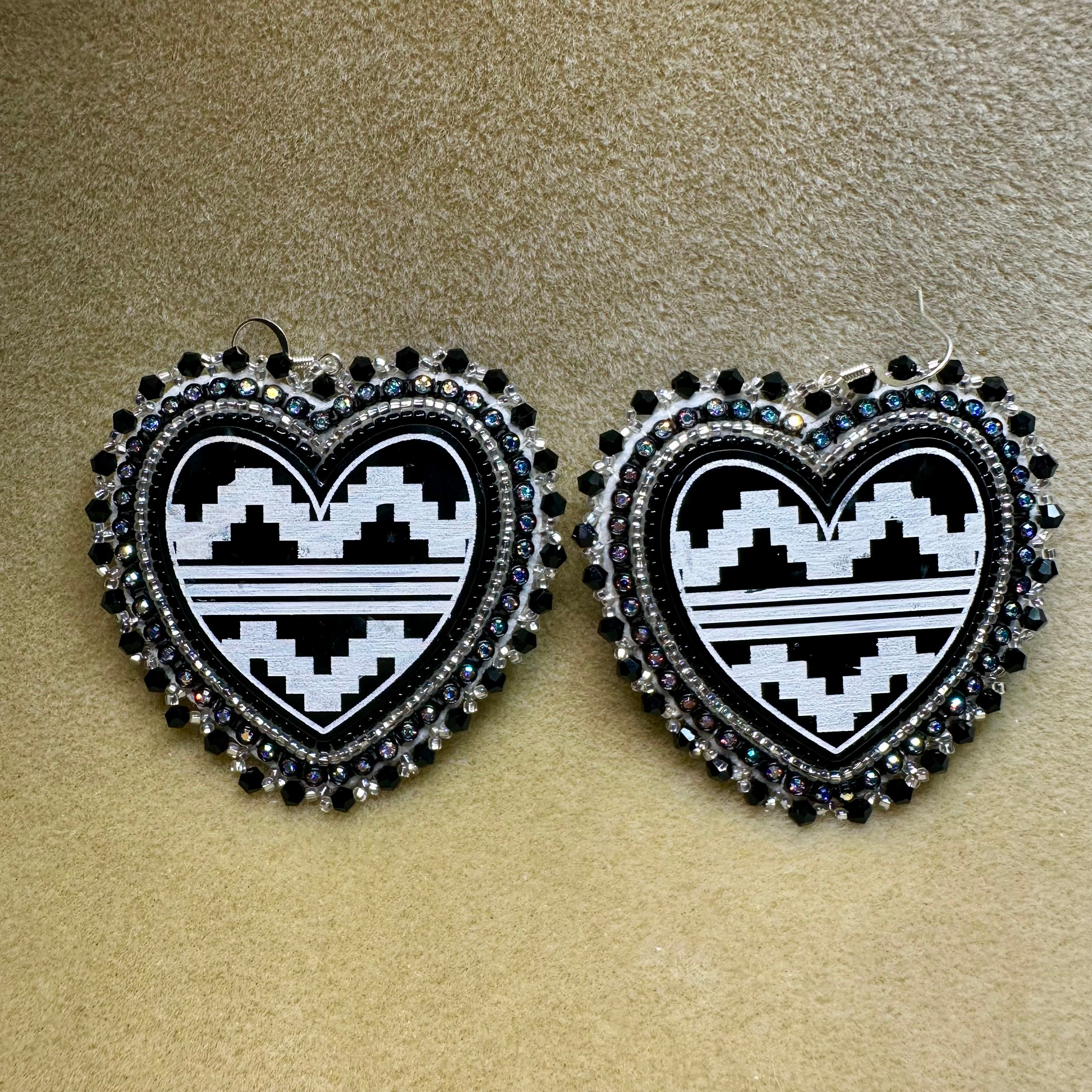 Large Basket Design Hearts - Black